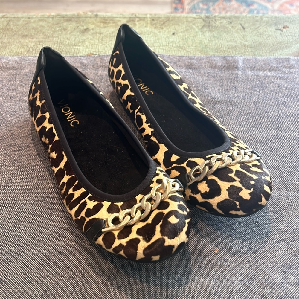 Vionic by Orthaheel Women Spark Pera Womens Flats - Tan Leopard Size 7
